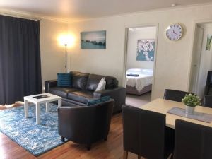 Willow Dene Holiday Apartments - QLD Tourism